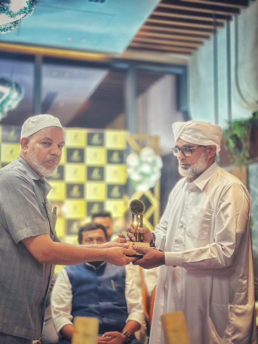 Soopy bin Abdulla, receiving recognition at a community gathering